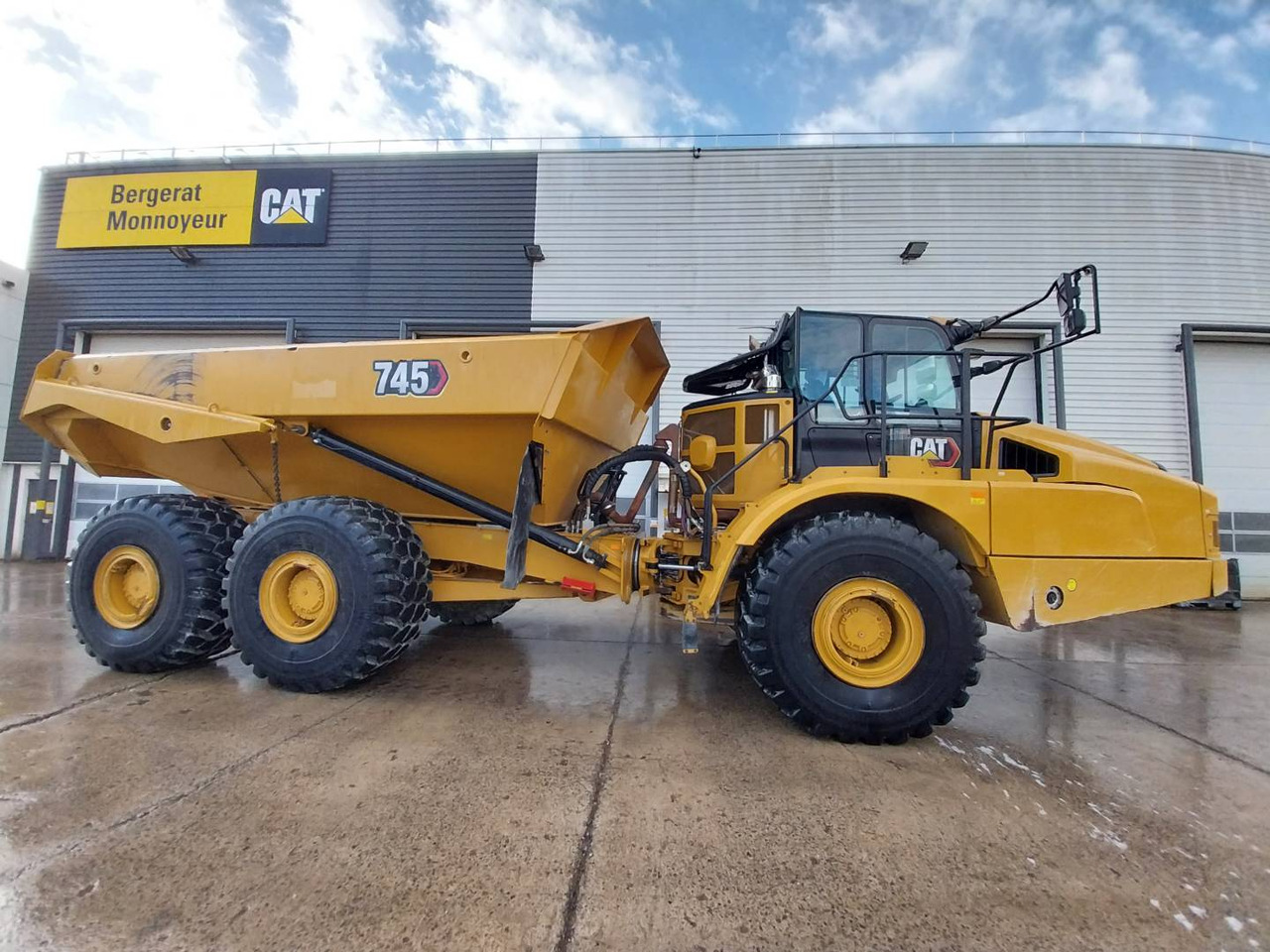 Articulated dumper CAT 745: picture 12
