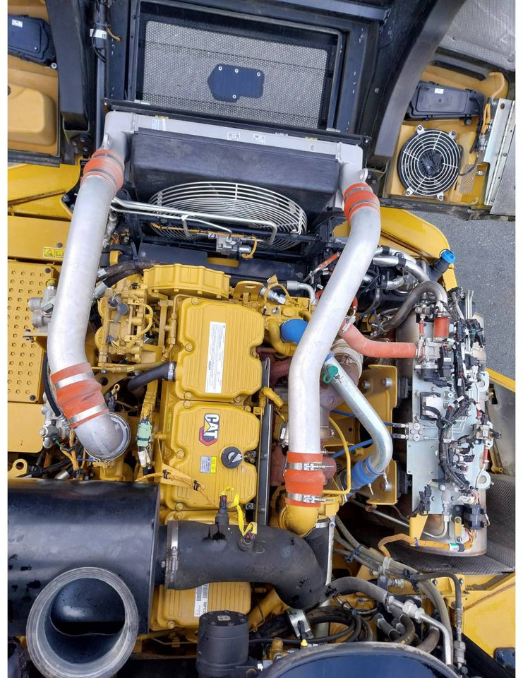 Articulated dumper CAT 745: picture 6