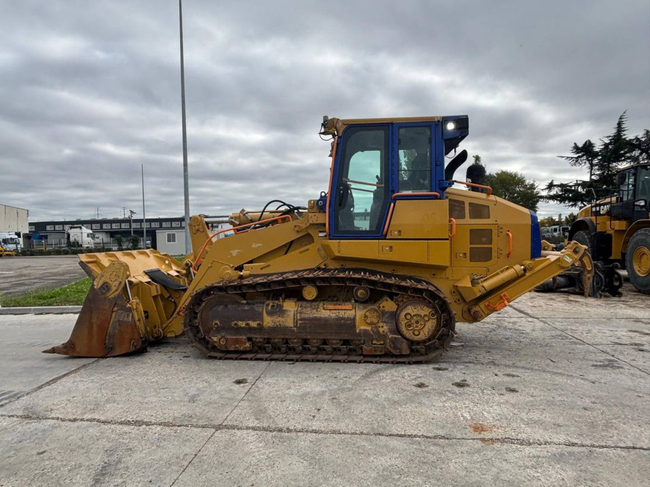 Crawler loader CAT 963K: picture 11