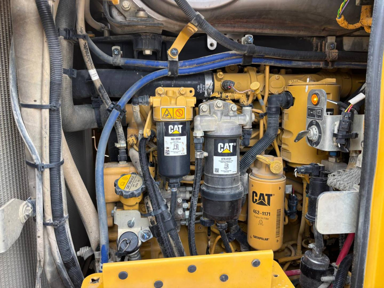 Crawler loader CAT 963K: picture 7