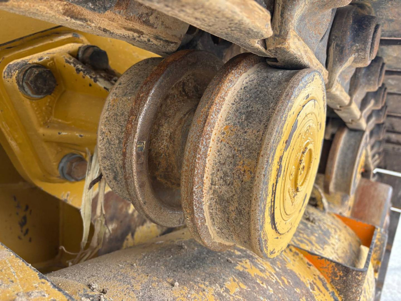 Crawler loader CAT 963K: picture 15