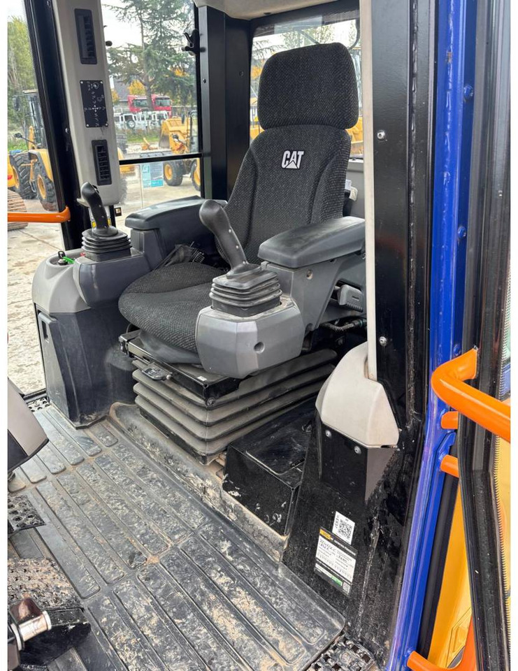 Crawler loader CAT 963K: picture 26