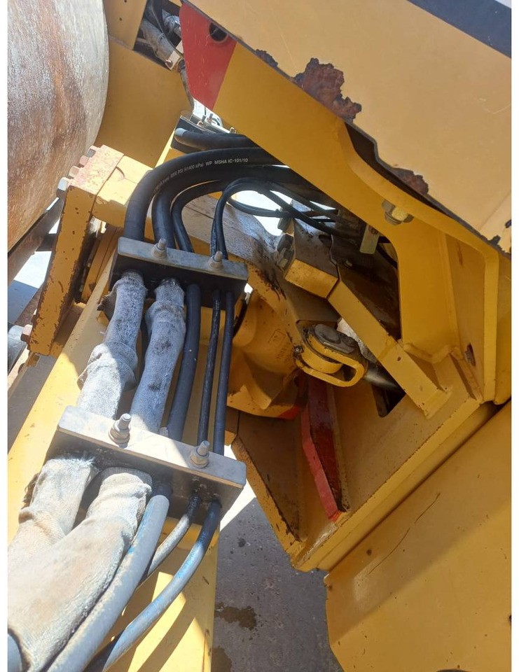 CAT CS573E - Compactor: picture 4 CAT CS573E - Compactor: picture 4