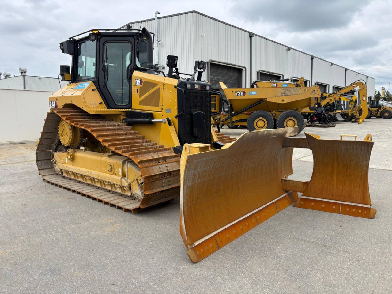 CAT D5 - Bulldozer: picture 1 CAT D5 - Bulldozer: picture 1