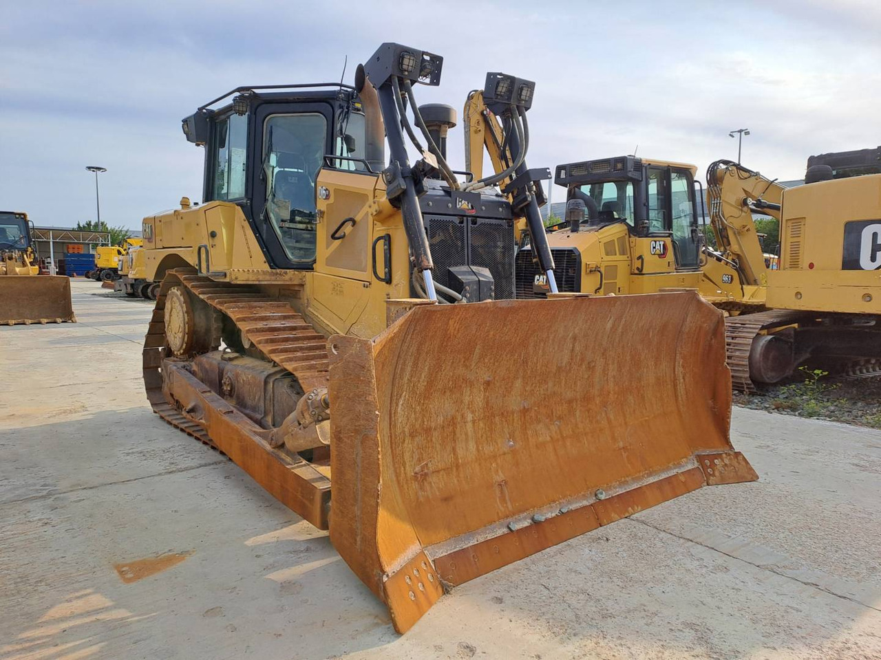 CAT D6 XE - Bulldozer: picture 2 CAT D6 XE - Bulldozer: picture 2