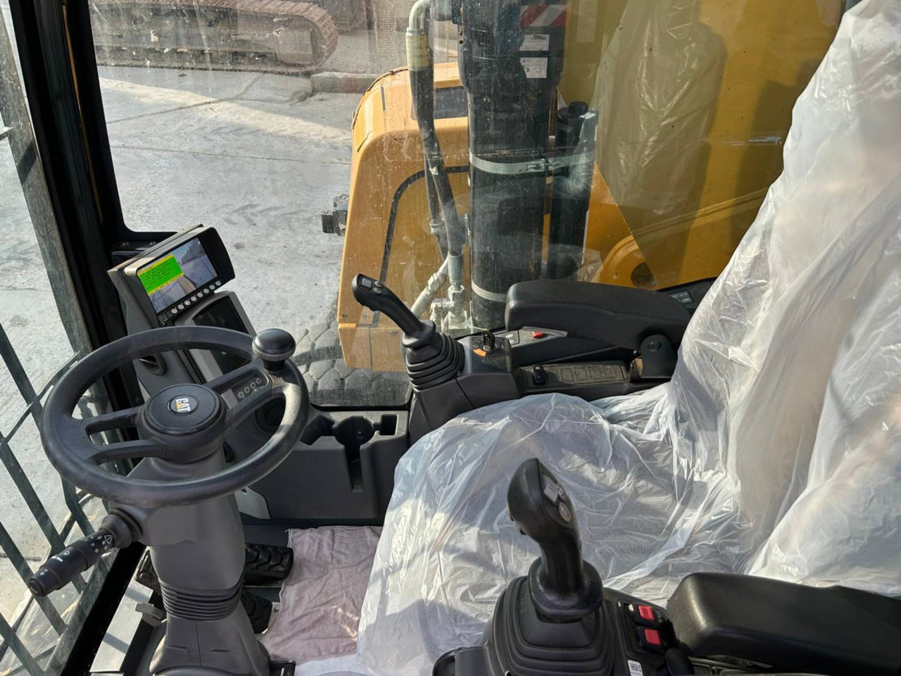 Wheel excavator CAT MH3024-1: picture 6