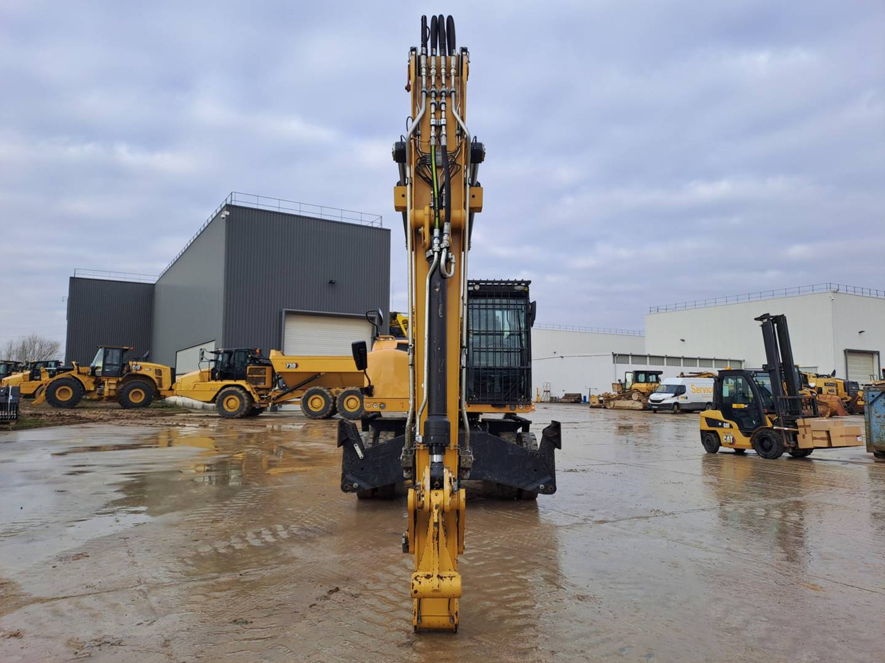 Wheel excavator CAT MH3024: picture 6