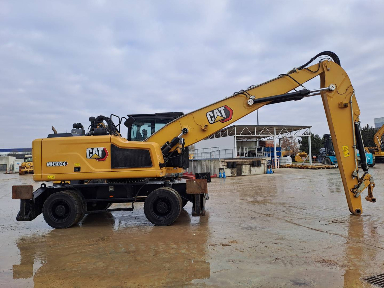Wheel excavator CAT MH3024: picture 8