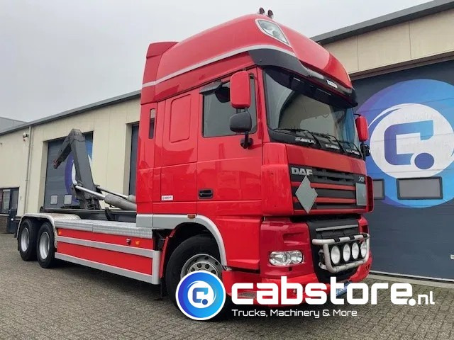 DAF XF 105 .460 FAS Euro 5 - Haakarmsysteem - Hooklift - Abrolkipper - Year 2006 - TUV 05-2025 - Hook lift truck: picture 2 DAF XF 105 .460 FAS Euro 5 - Haakarmsysteem - Hooklift - Abrolkipper - Year 2006 - TUV 05-2025 - Hook lift truck: picture 2