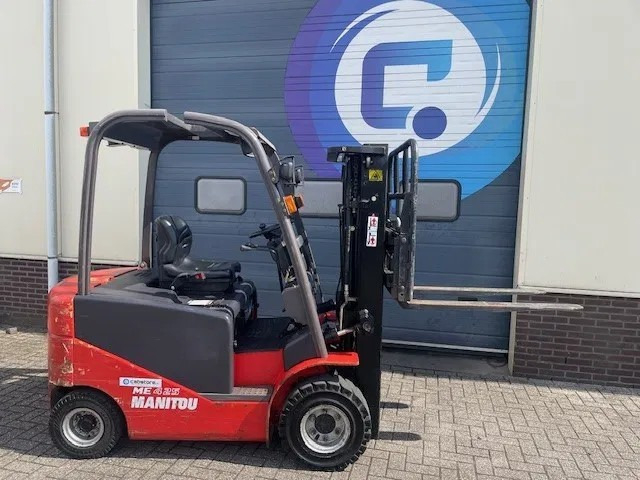 Manitou ME 425 S1 Electric forklift Elektrische heftruck - Elektro gabelstapler -Year 2006 - Side shift - Electric forklift: picture 3 Manitou ME 425 S1 Electric forklift Elektrische heftruck - Elektro gabelstapler -Year 2006 - Side shift - Electric forklift: picture 3