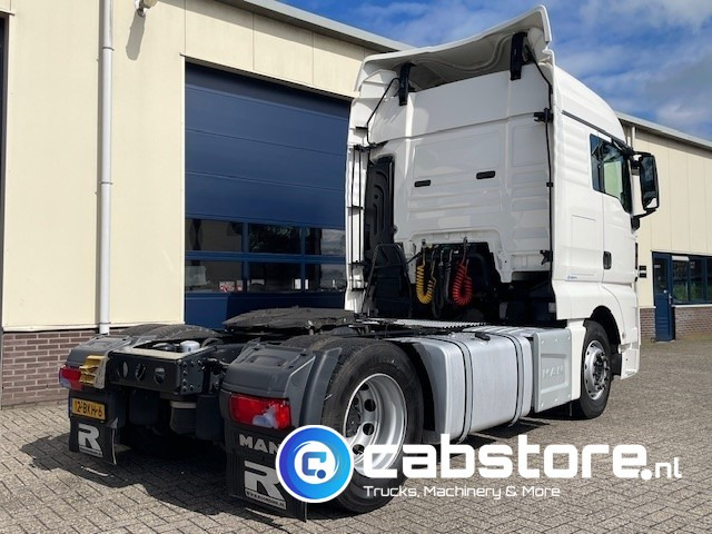 MAN TGX 18.420 4x2 Euro 6 MAN TGX 18.420 4x2 BLS Euro 6 - XLX Cabine - WB 360 - Bouwjaar 2018 - Km 681.675 - Good condition! - Tractor unit: picture 3 MAN TGX 18.420 4x2 Euro 6 MAN TGX 18.420 4x2 BLS Euro 6 - XLX Cabine - WB 360 - Bouwjaar 2018 - Km 681.675 - Good condition! - Tractor unit: picture 3