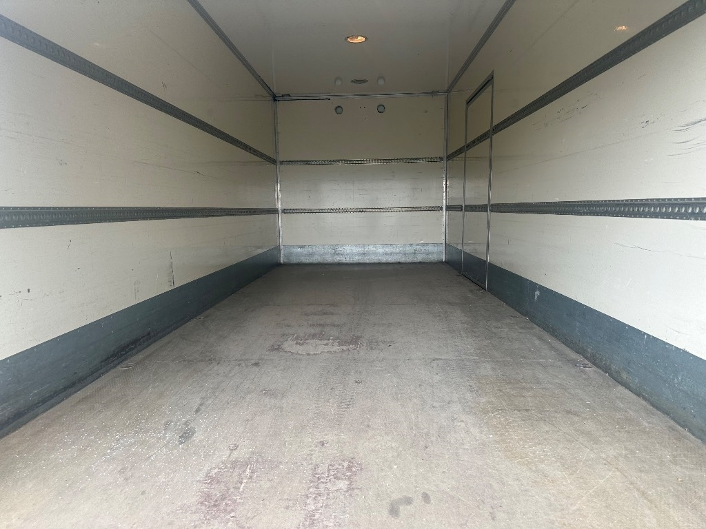 Box truck Iveco Eurocargo 100 E22: picture 8 Box truck Iveco Eurocargo 100 E22: picture 8