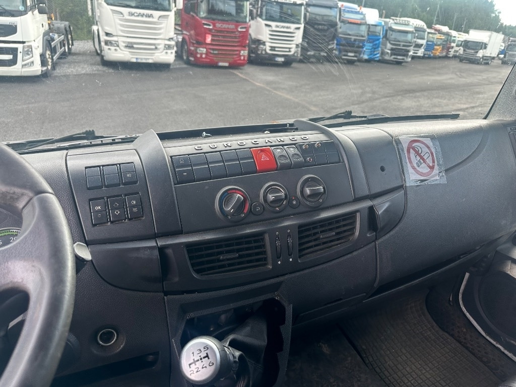 Box truck Iveco Eurocargo 100 E22: picture 14