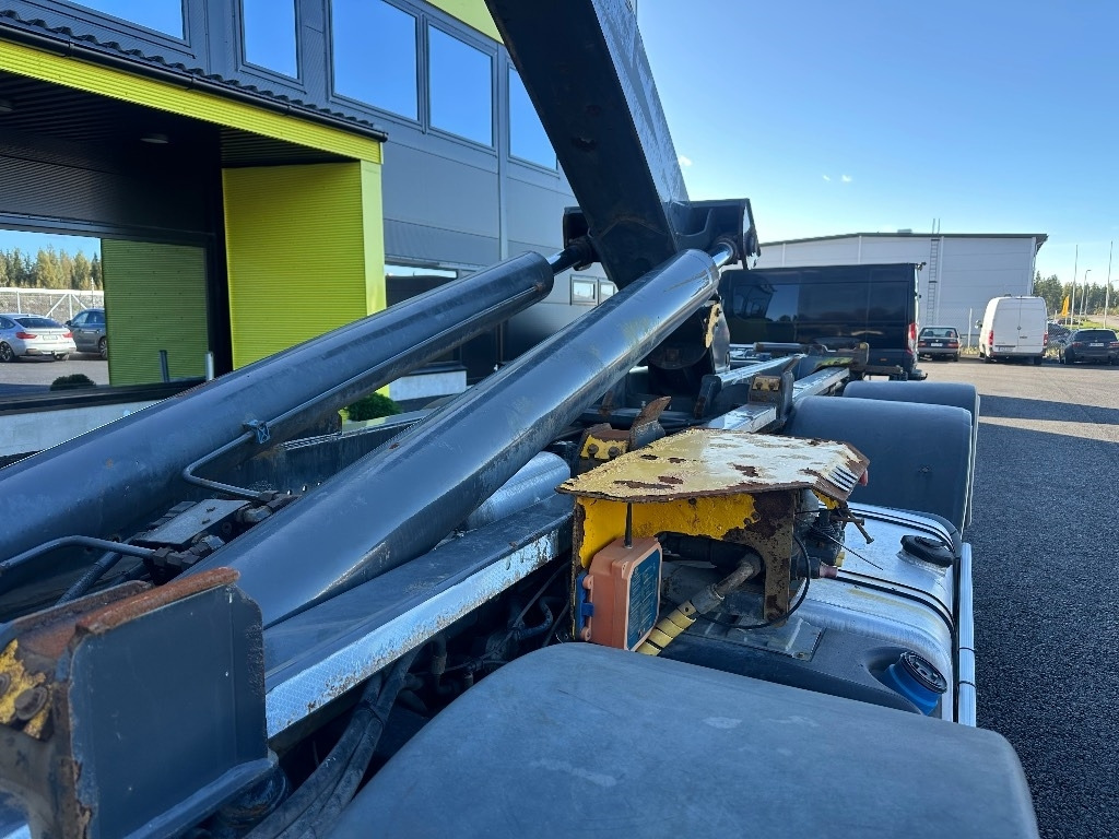 Hook lift truck Iveco X-Way AS35S560 8x2: picture 10