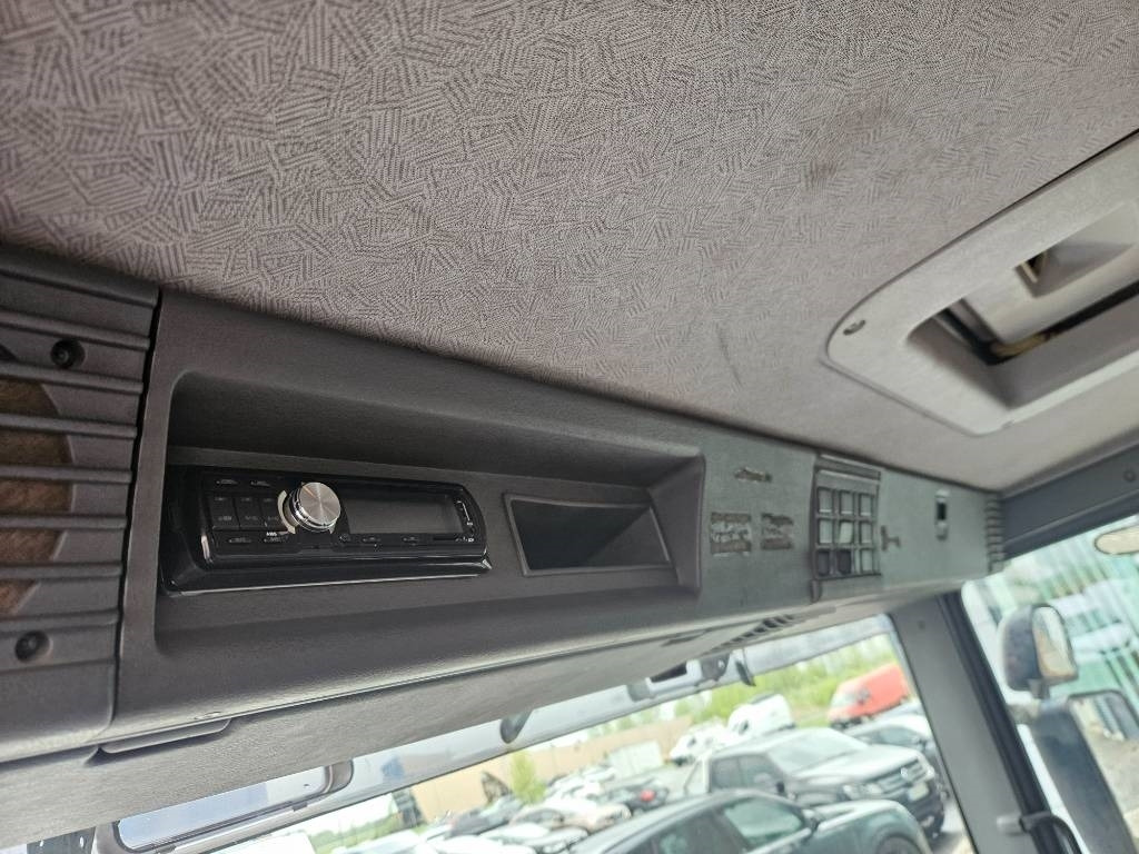 Crane truck Scania P 94 DB 220 Hiab 135-4 lisähydrauliikalla: picture 15