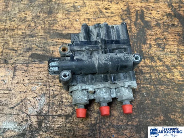 Scania Air suspension valve – Scania 1889795 - Electrical system for Truck: picture 2 Scania Air suspension valve – Scania 1889795 - Electrical system for Truck: picture 2