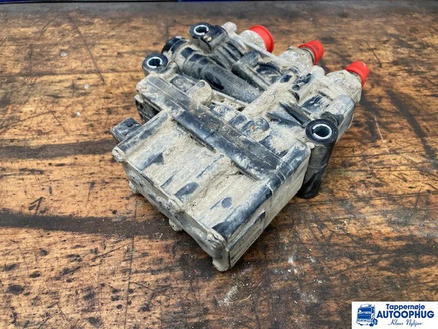 Scania Valve block – Scania 1889795 - Electrical system for Truck: picture 3 Scania Valve block – Scania 1889795 - Electrical system for Truck: picture 3