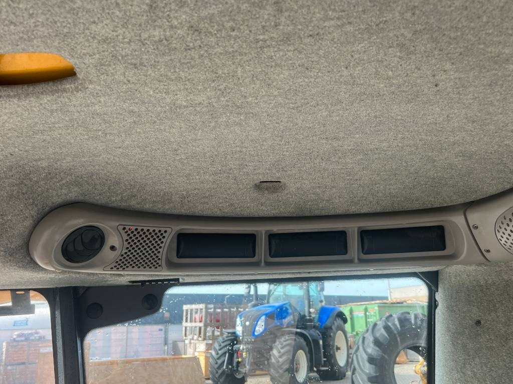 Leasing of New Holland Cabine - New Holland CR8070, CR8080, CR9070, CR908  New Holland Cabine - New Holland CR8070, CR8080, CR9070, CR908: picture 14