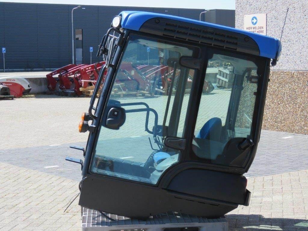 New Holland TK  - Cab for Construction machinery: picture 3 New Holland TK  - Cab for Construction machinery: picture 3