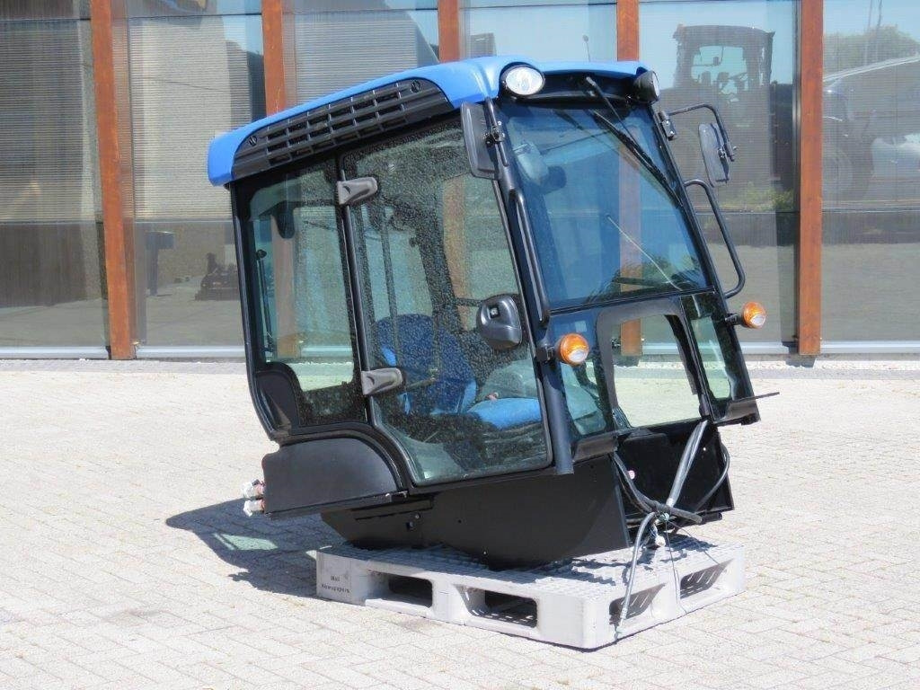 New Holland TK  - Cab for Construction machinery: picture 4 New Holland TK  - Cab for Construction machinery: picture 4