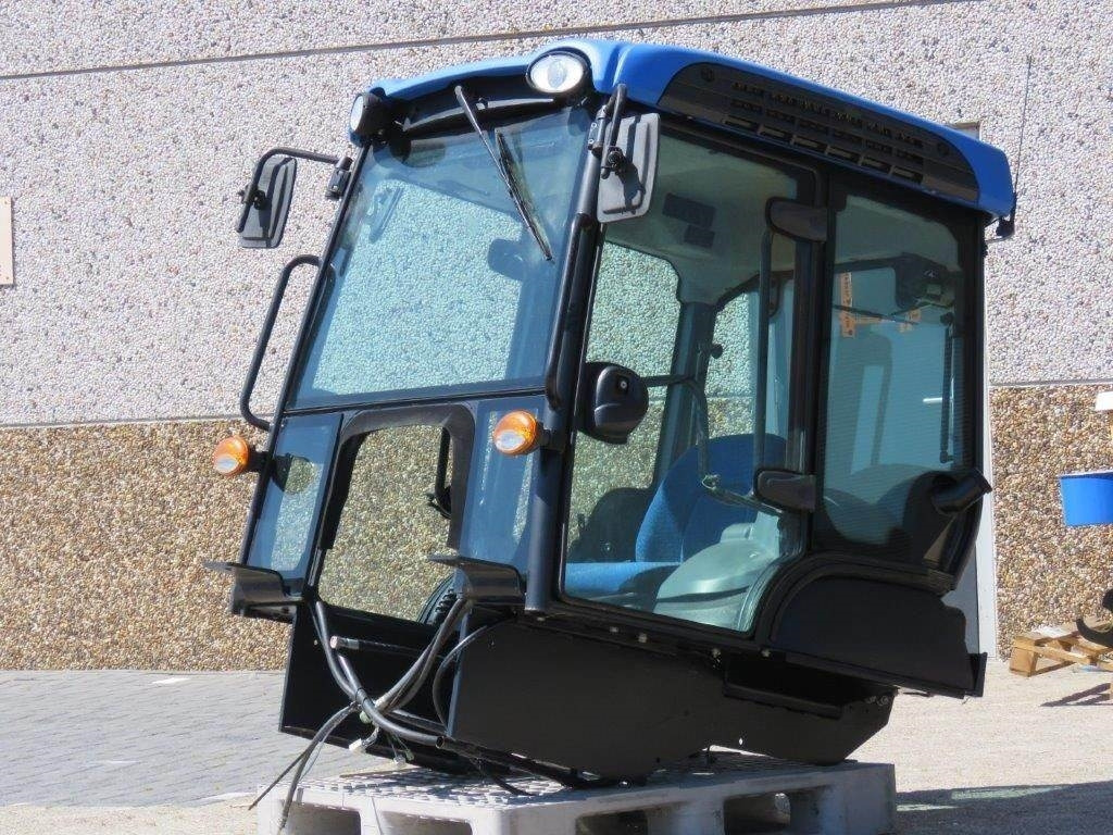 New Holland TK  - Cab for Construction machinery: picture 2 New Holland TK  - Cab for Construction machinery: picture 2