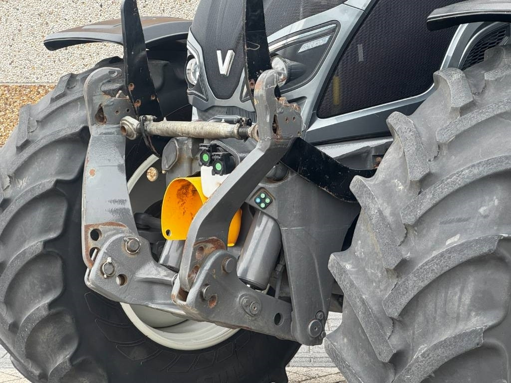 Valtra N174D, Frontlinkage + PTO, Frontloader, 3846 hours - Farm tractor: picture 4 Valtra N174D, Frontlinkage + PTO, Frontloader, 3846 hours - Farm tractor: picture 4