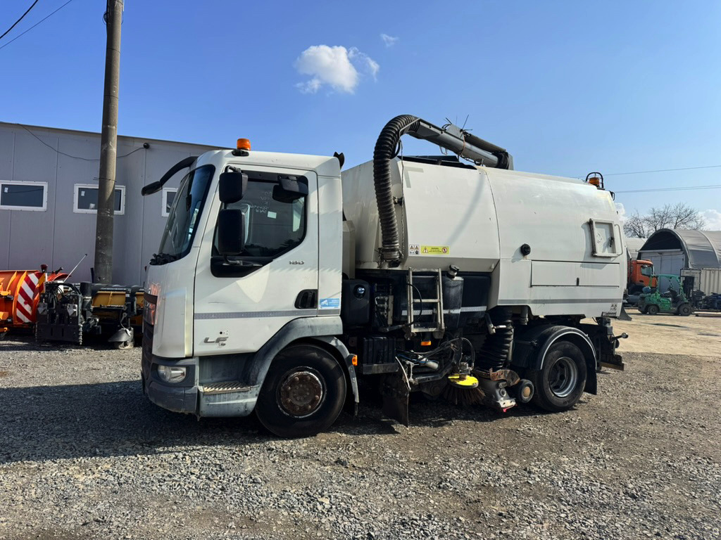 DAF LF180 - Road sweeper: picture 2 DAF LF180 - Road sweeper: picture 2