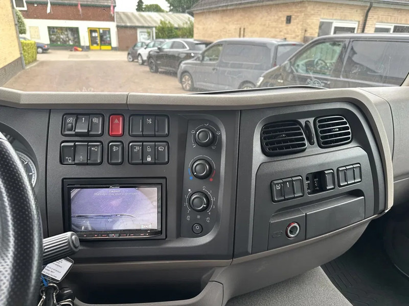 Autotransporter truck DAF LF 230 Autotransporter Showtruck 4/5 Loader 3 Seats Camera: picture 14
