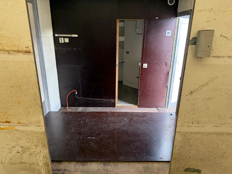 Volvo FL 12.240 STAND Airco 2x bed Douche Heater - Box truck: picture 4 Volvo FL 12.240 STAND Airco 2x bed Douche Heater - Box truck: picture 4