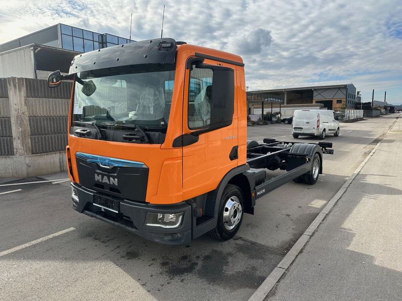 MAN TGL 8.160 - Cab chassis truck: picture 2 MAN TGL 8.160 - Cab chassis truck: picture 2