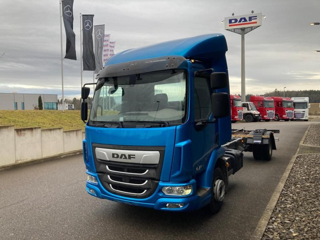 DAF LF 210 FA Standheizung / 5.00m Rd / 7.490kg DAF LF 210 FA Standheizung / 5.00m Rd / 7.490kg - Cab chassis truck: picture 4 DAF LF 210 FA Standheizung / 5.00m Rd / 7.490kg DAF LF 210 FA Standheizung / 5.00m Rd / 7.490kg - Cab chassis truck: picture 4