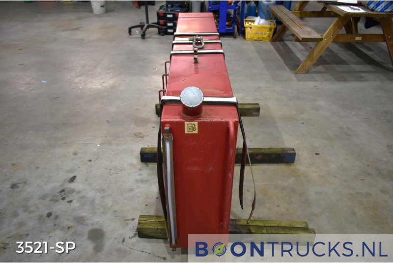 Onbekend HYDRAULIEKTANK | L 30 x W 183 x H 77 cm * ca 400 L - Hydraulic tank: picture 3 Onbekend HYDRAULIEKTANK | L 30 x W 183 x H 77 cm * ca 400 L - Hydraulic tank: picture 3