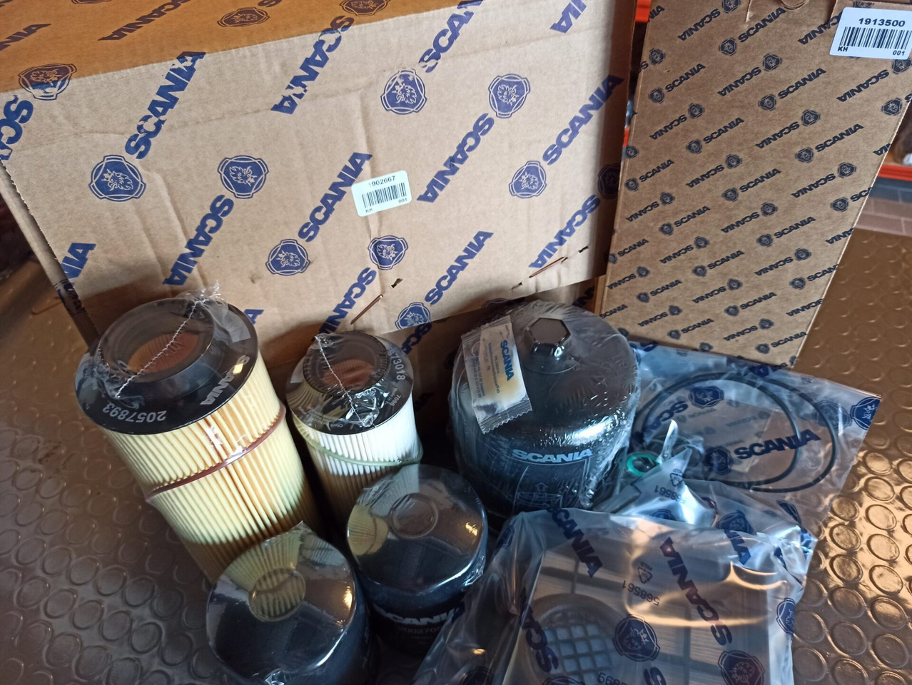 SCANIA MAINTENANCE KIT D16 1902667 - Engine and parts for Truck: picture 1 SCANIA MAINTENANCE KIT D16 1902667 - Engine and parts for Truck: picture 1