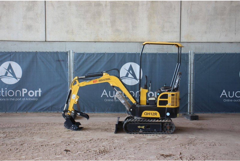 AGT Industrial QH12R - Mini excavator: picture 2 AGT Industrial QH12R - Mini excavator: picture 2