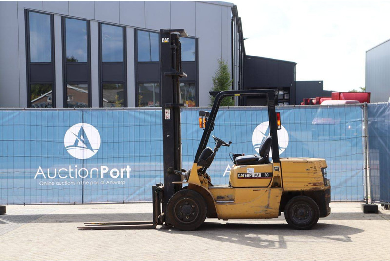 Caterpillar DP30 - Diesel forklift: picture 2 Caterpillar DP30 - Diesel forklift: picture 2