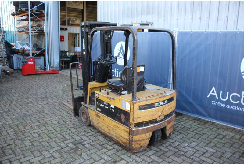 Caterpillar F35 - Electric forklift: picture 3 Caterpillar F35 - Electric forklift: picture 3