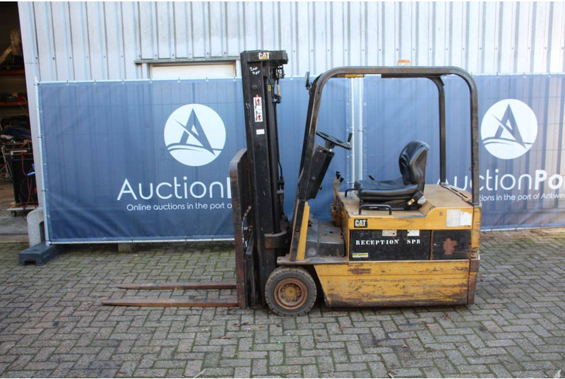 Caterpillar F35 - Electric forklift: picture 2 Caterpillar F35 - Electric forklift: picture 2