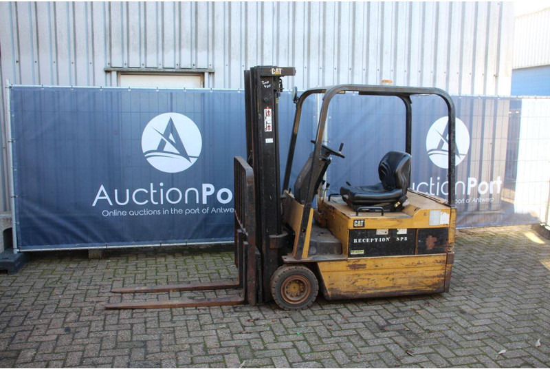 Caterpillar F35 - Electric forklift: picture 1 Caterpillar F35 - Electric forklift: picture 1
