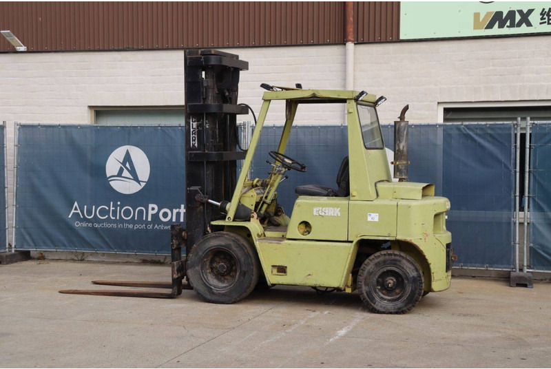 Clark C500 Y70 PD - Diesel forklift: picture 3 Clark C500 Y70 PD - Diesel forklift: picture 3