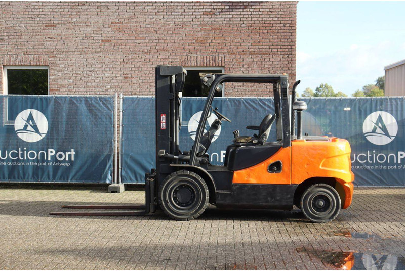Doosan D45SC-5 - Diesel forklift: picture 2 Doosan D45SC-5 - Diesel forklift: picture 2
