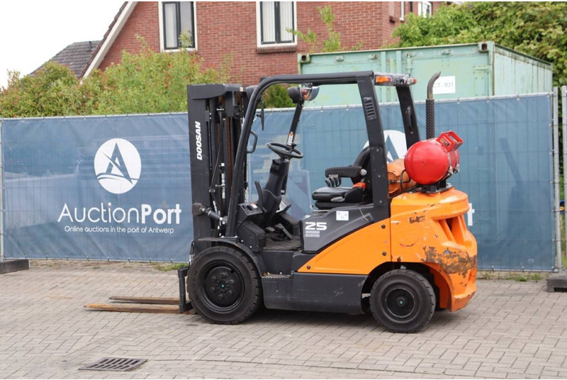 Doosan G25P-7 - LPG forklift: picture 3 Doosan G25P-7 - LPG forklift: picture 3