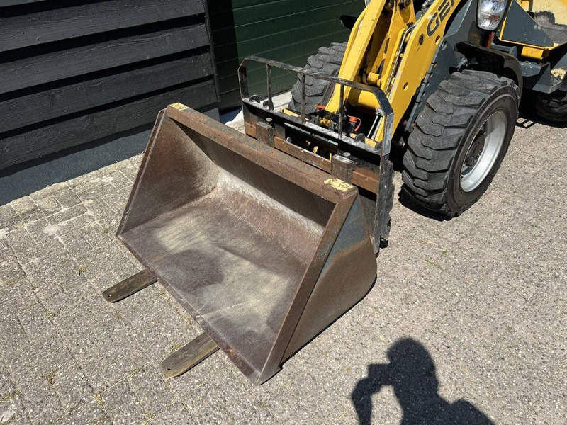 Wheel loader Gehl AL340: picture 6
