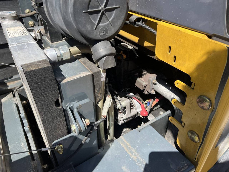 Wheel loader Gehl AL340: picture 14
