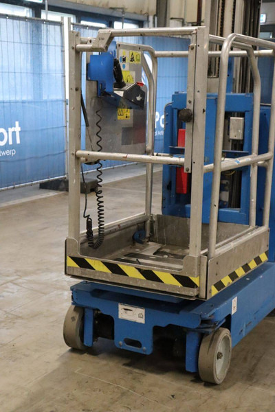 Vertical mast lift Genie GR-20: picture 10