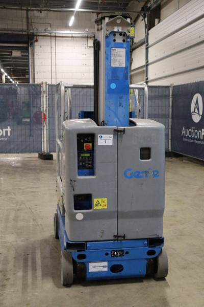 Vertical mast lift Genie GR-20: picture 14