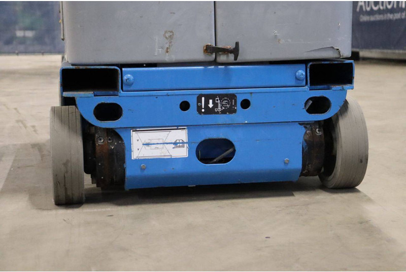 Vertical mast lift Genie GR-20: picture 15