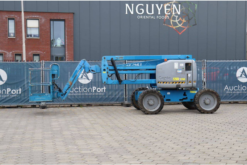 Genie Z-45/25J - Articulated boom: picture 1 Genie Z-45/25J - Articulated boom: picture 1