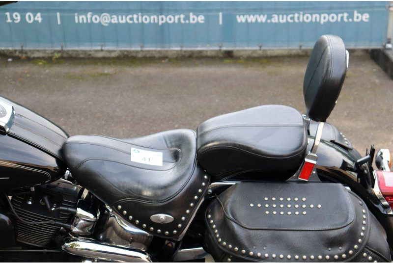 Motorcycle Harley-Davidson Heritage Softail Classic: picture 18