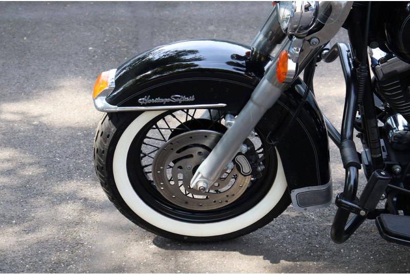 Motorcycle Harley-Davidson Heritage Softail Classic: picture 10