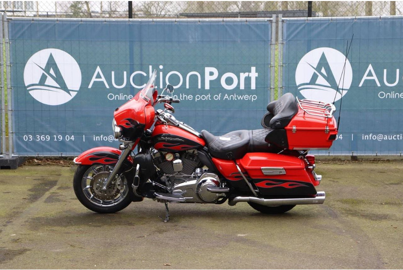 Harley-Davidson Ultra Classic CVO - Motorcycle: picture 2 Harley-Davidson Ultra Classic CVO - Motorcycle: picture 2